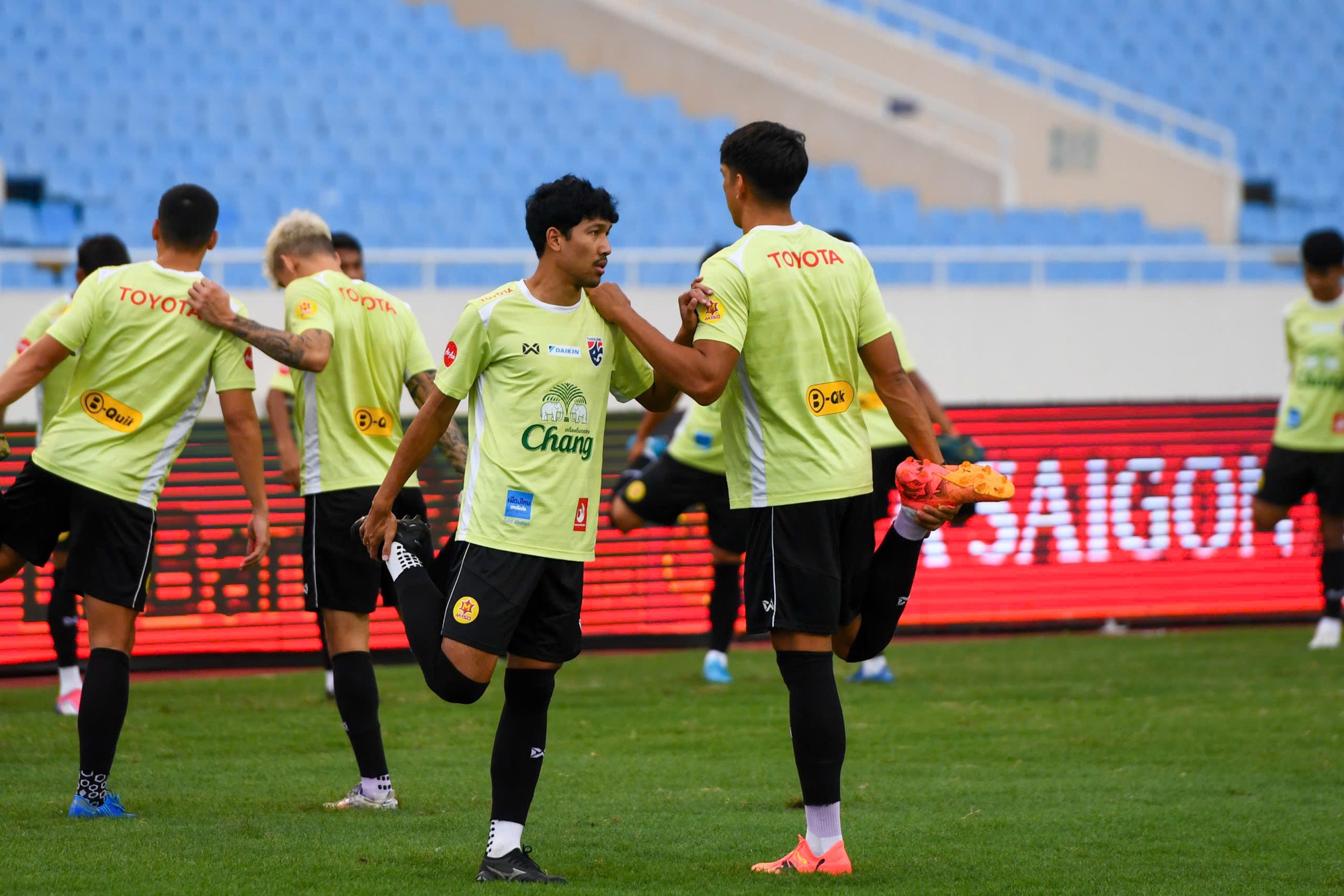 Sân Mỹ Đình tan hoang do bão, cây nằm la liệt dù chỉ còn một ngày nữa đội tuyển Việt Nam đấu Thái Lan- Ảnh 10.