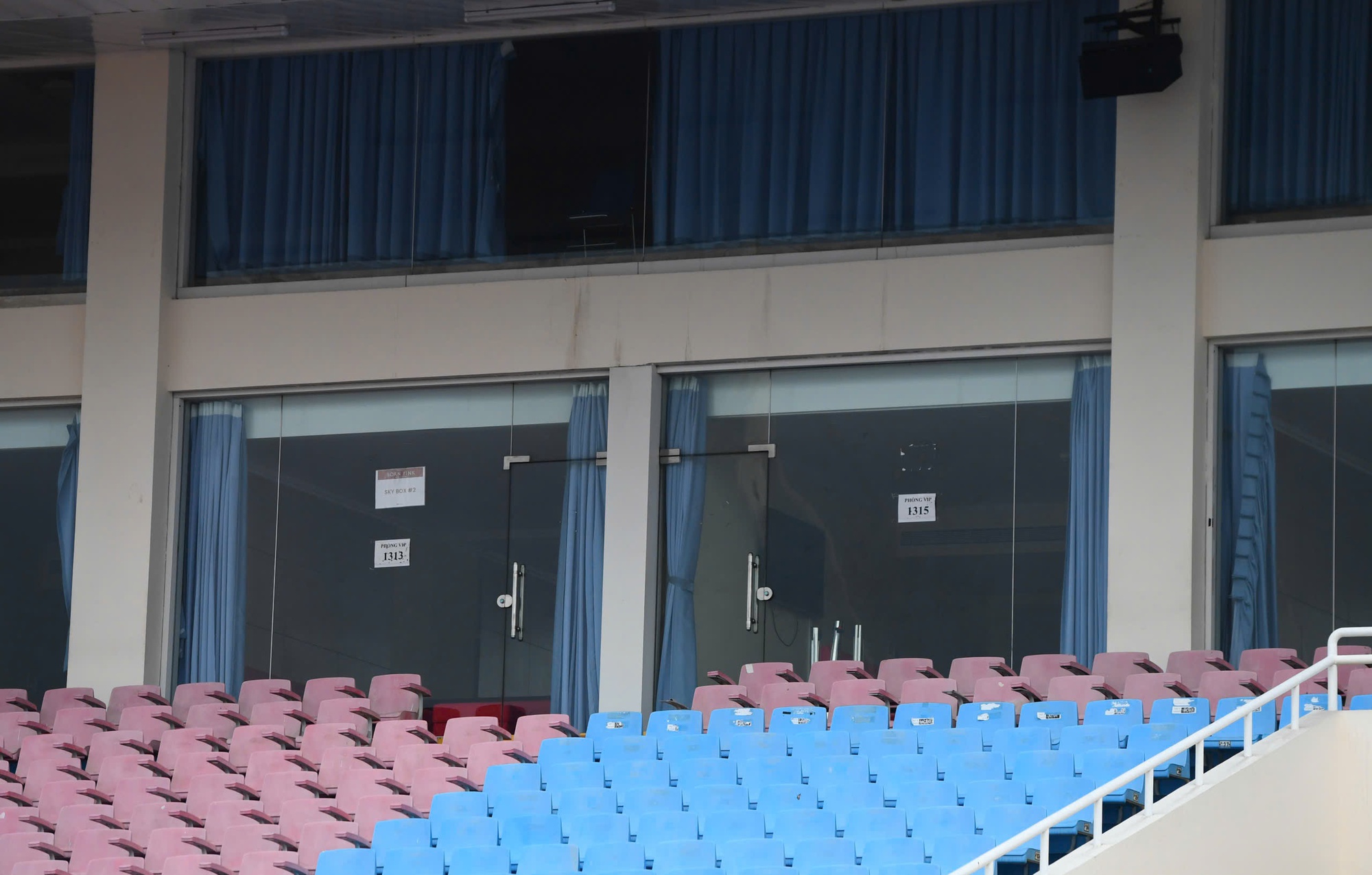 Sân Mỹ Đình tan hoang do bão, cây nằm la liệt dù chỉ còn một ngày nữa đội tuyển Việt Nam đấu Thái Lan- Ảnh 8.