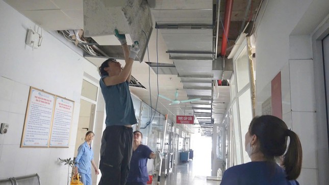 Hàng loạt bệnh viện lớn của Quảng Ninh tan hoang sau bão YAGI- Ảnh 1. Hàng loạt bệnh viện lớn của Quảng Ninh tan hoang sau bão YAGI- Ảnh 1.