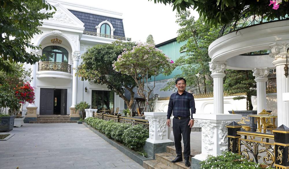 Căn biệt thự to, đẹp như lâu đài của NSƯT Quang Tèo: Được khán giả ủng hộ từ viên gạch, bê tông, nội thất...