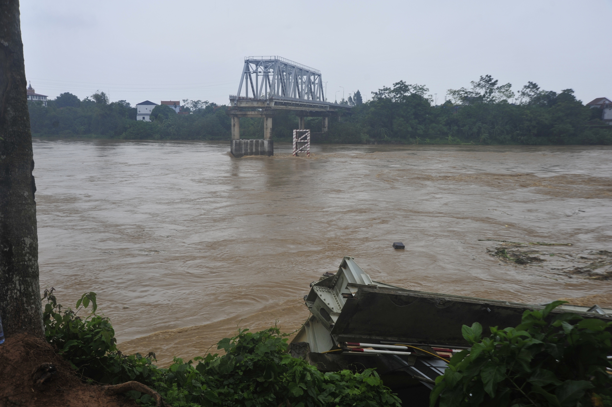 Dòng nước chảy siết Dòng nước chảy siết