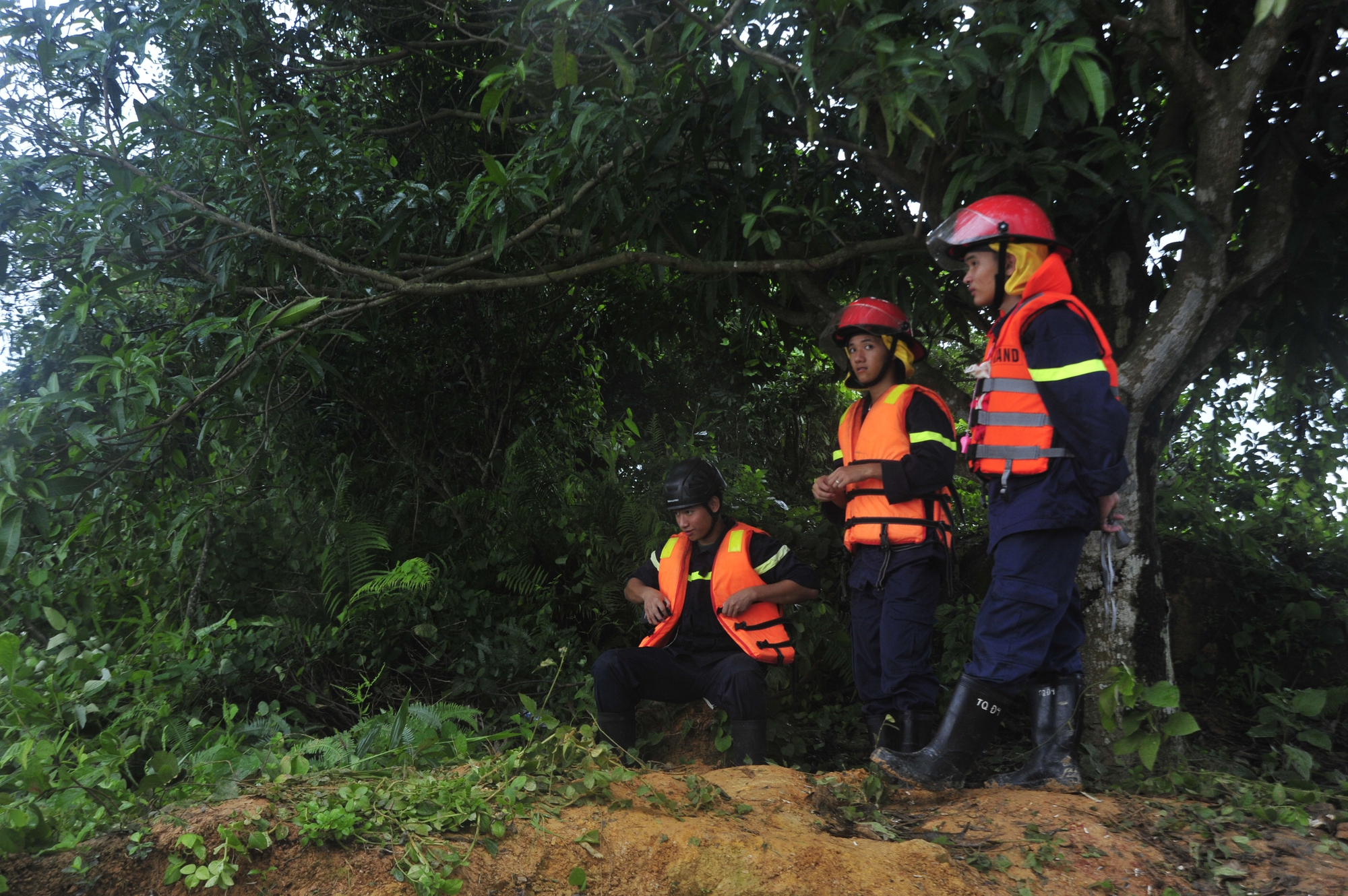 Lực lượng cứu hộ cứu nạn đang có mặt Lực lượng cứu hộ cứu nạn đang có mặt