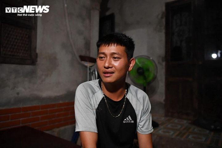 Người hùng lao ra dòng nước lũ cứu người trong vụ sập cầu Phong Châu- Ảnh 1. Người hùng lao ra dòng nước lũ cứu người trong vụ sập cầu Phong Châu- Ảnh 1.