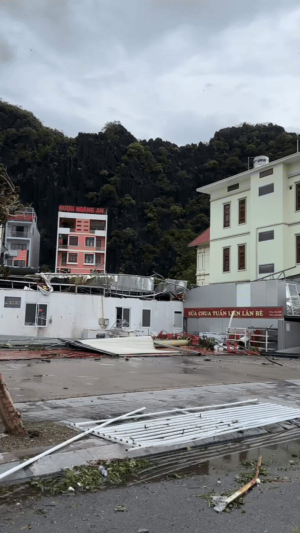 "Em đây, em còn sống" - trải nghiệm kinh hoàng từ người trẻ ở nơi nguy hiểm nhất- Ảnh 5. "Em đây, em còn sống" - trải nghiệm kinh hoàng từ người trẻ ở nơi nguy hiểm nhất- Ảnh 5.