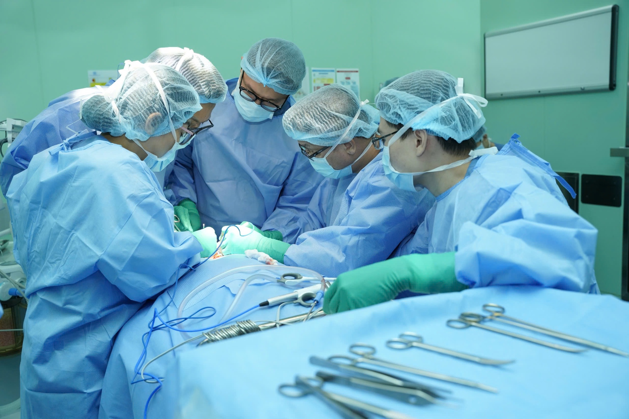 Người đàn ông 45 tuổi ở TP.HCM bất ngờ phát hiện mắc ung thư, “thủ phạm” là 1 thói quen khó bỏ- Ảnh 1.