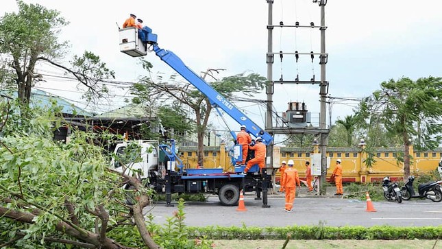 Nước lũ về dồn dập ở nhiều địa phương, 8 thủy điện lớn mở 29 cửa xả lũ- Ảnh 2.