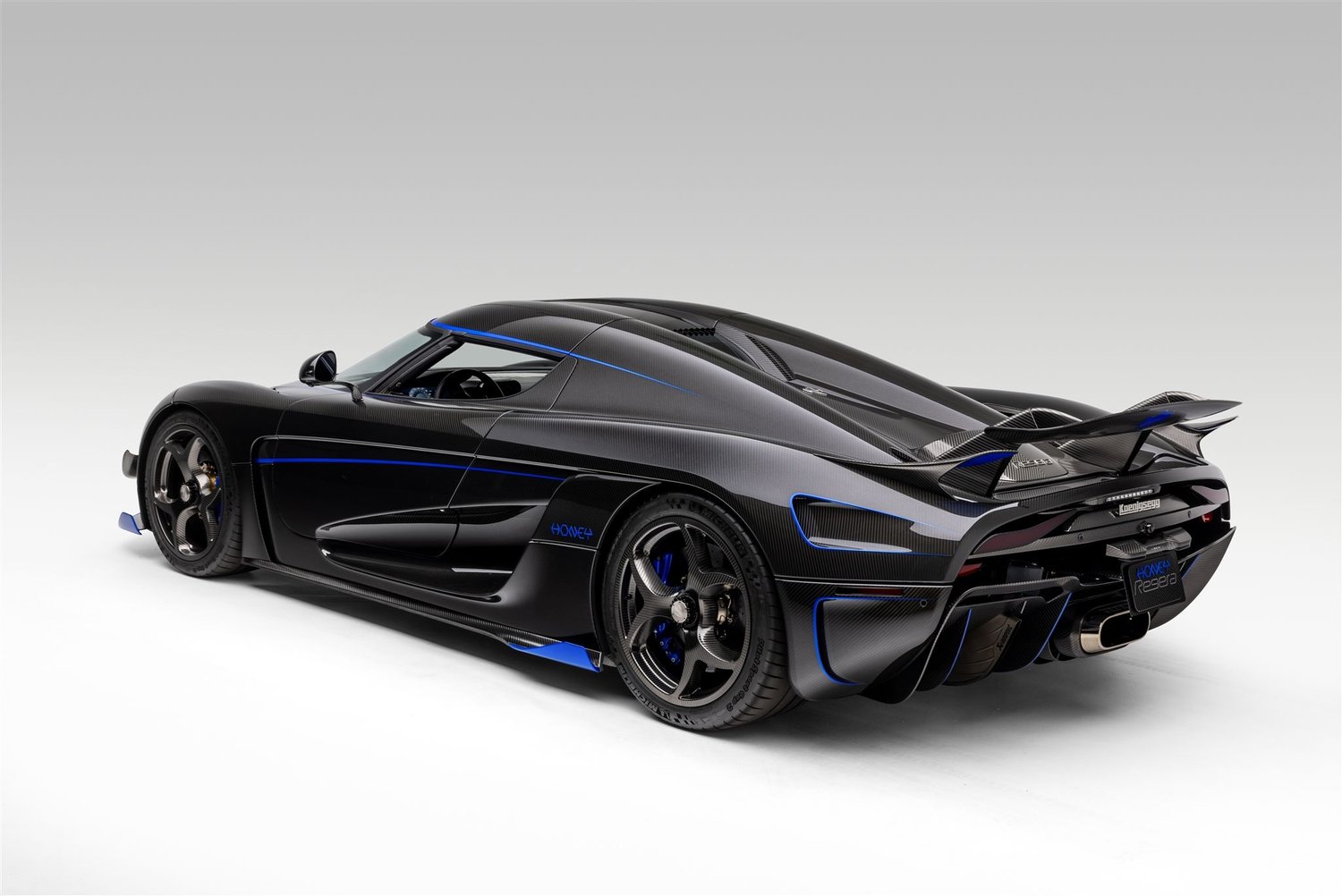 Dàn siêu xe Gumball 3000 tiếp tục lộ ảnh tại Việt Nam: 3 chiếc hypercar đã xuất hiện, có chiếc trộn kim cương vào thân xe- Ảnh 8.