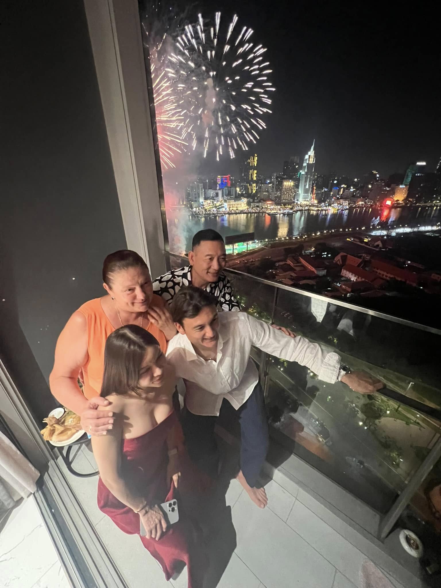 Mê cách thủ môn Lâm Tây tổng kết năm 2024: Có nhà, mua xe, cưới vợ, vợ mang bầu, giành QBĐ Việt Nam- Ảnh 8. Mê cách thủ môn Lâm Tây tổng kết năm 2024: Có nhà, mua xe, cưới vợ, vợ mang bầu, giành QBĐ Việt Nam- Ảnh 8.