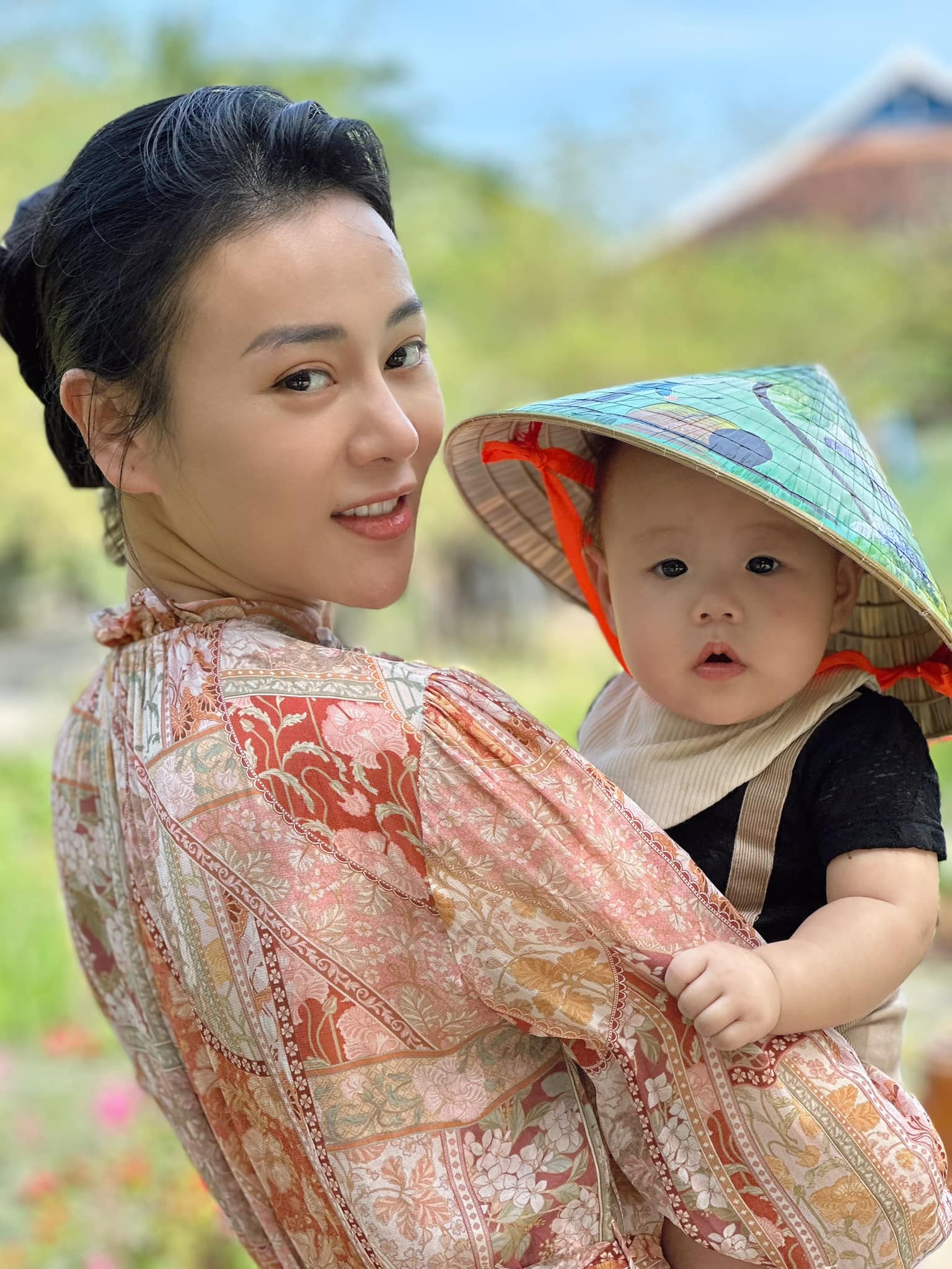 Biểu cảm gây chú ý của quý tử nhà shark Bình - Phương Oanh- Ảnh 3. Biểu cảm gây chú ý của quý tử nhà shark Bình - Phương Oanh- Ảnh 3.