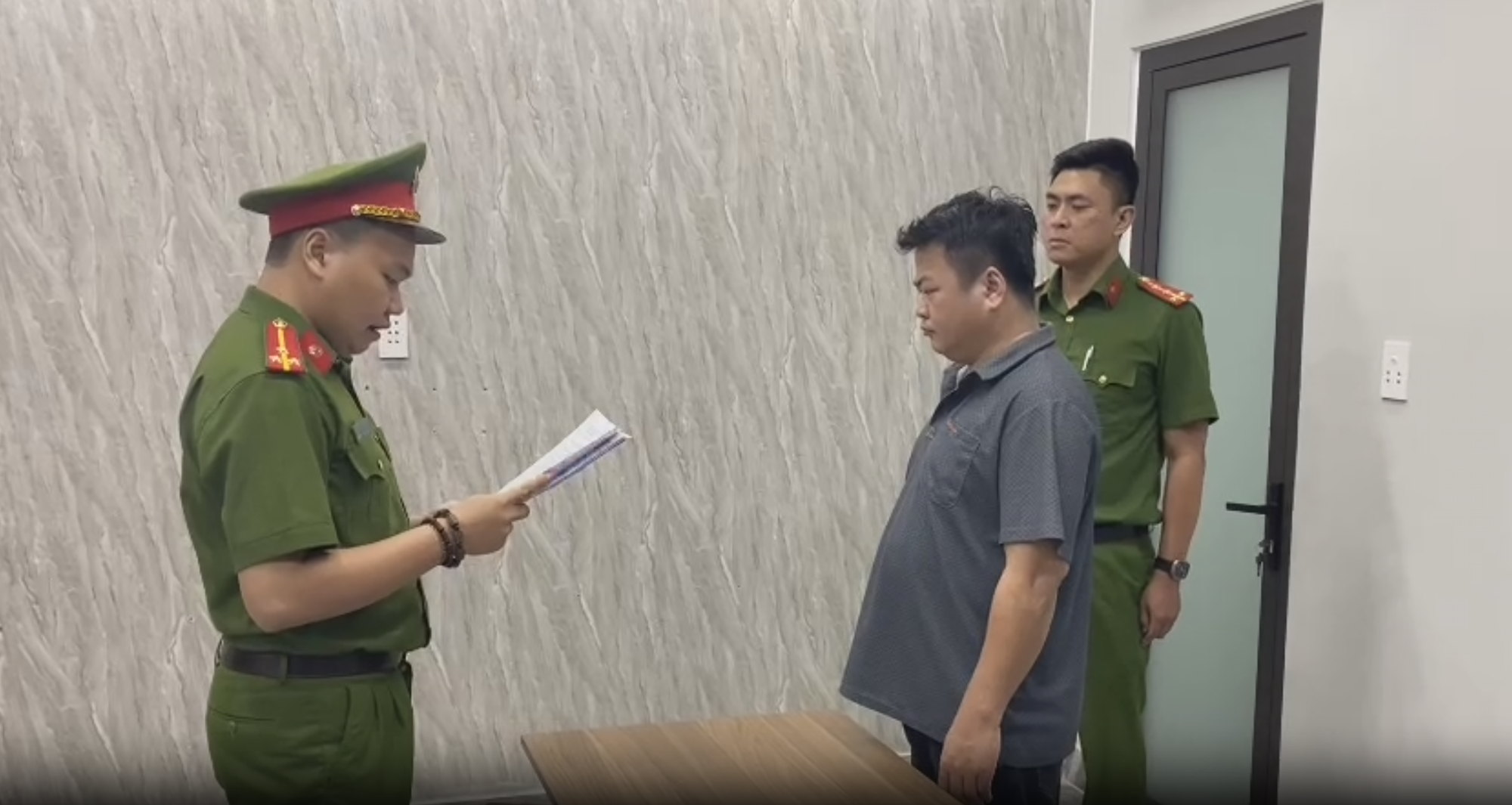 Công an TP HCM bắt giám đốc Công ty Đấu giá Hợp danh VAMC- Ảnh 1. Công an TP HCM bắt giám đốc Công ty Đấu giá Hợp danh VAMC- Ảnh 1.