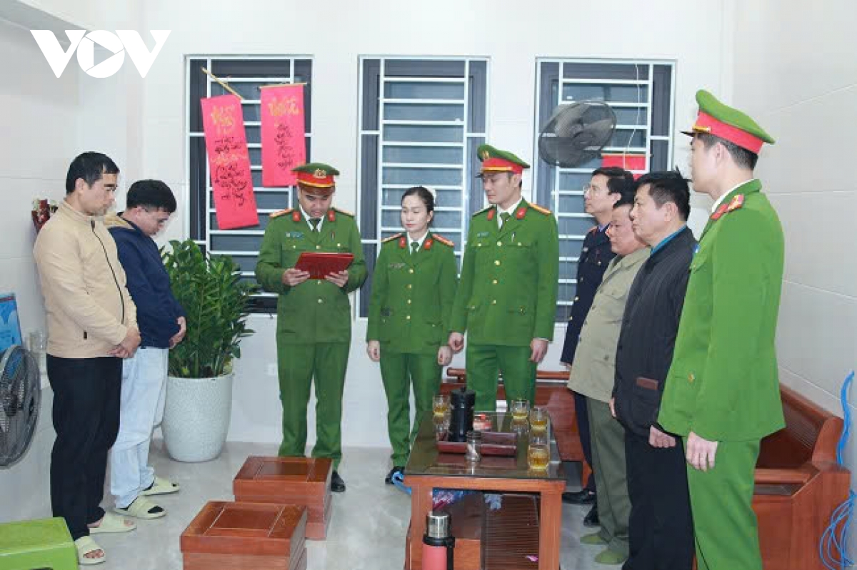 Bắt 3 đối tượng làm giả báo cáo đánh giá tác động môi trường- Ảnh 2. Bắt 3 đối tượng làm giả báo cáo đánh giá tác động môi trường- Ảnh 2.