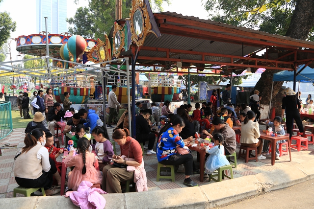 Chỉ được nghỉ 1 ngày Tết dương, người dân Hà Nội lựa chọn nơi này là điểm đến lý tưởng cho cả gia đình- Ảnh 19. Chỉ được nghỉ 1 ngày Tết dương, người dân Hà Nội lựa chọn nơi này là điểm đến lý tưởng cho cả gia đình- Ảnh 19.