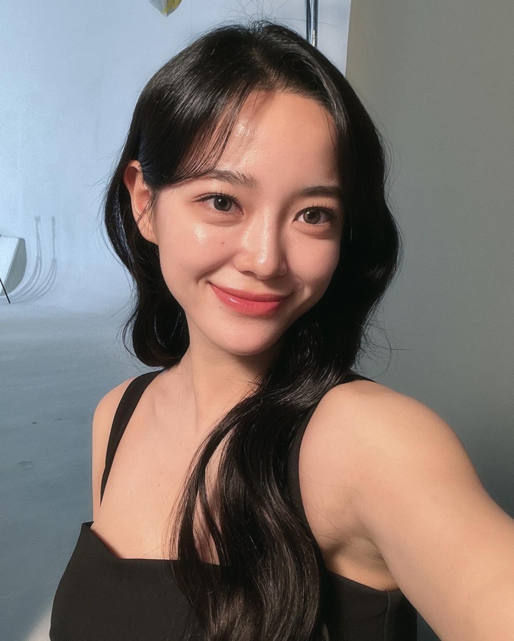 Mỹ nhân “vượt mặt” Kim Tae Hee có làn da căng bóng, nõn nà đáng ghen tỵ: Hóa ra nhờ 1 thói quen uống nước- Ảnh 5. Mỹ nhân “vượt mặt” Kim Tae Hee có làn da căng bóng, nõn nà đáng ghen tỵ: Hóa ra nhờ 1 thói quen uống nước- Ảnh 5.