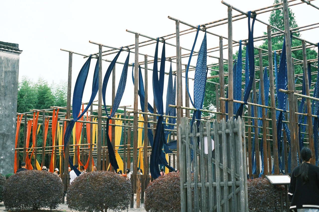 Một cổ trấn 1.300 năm tuổi rất được lòng du khách Việt, 2 bờ như 2 thế giới: Bên phồn hoa tấp nập, bên cũ kỹ trầm mặc như xuyên không về hàng nghìn năm trước- Ảnh 5.