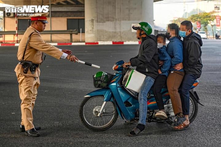 Cố tình đi ngược chiều, tài xế hối hận vì bị phạt tiền bằng cả tháng lương- Ảnh 5.