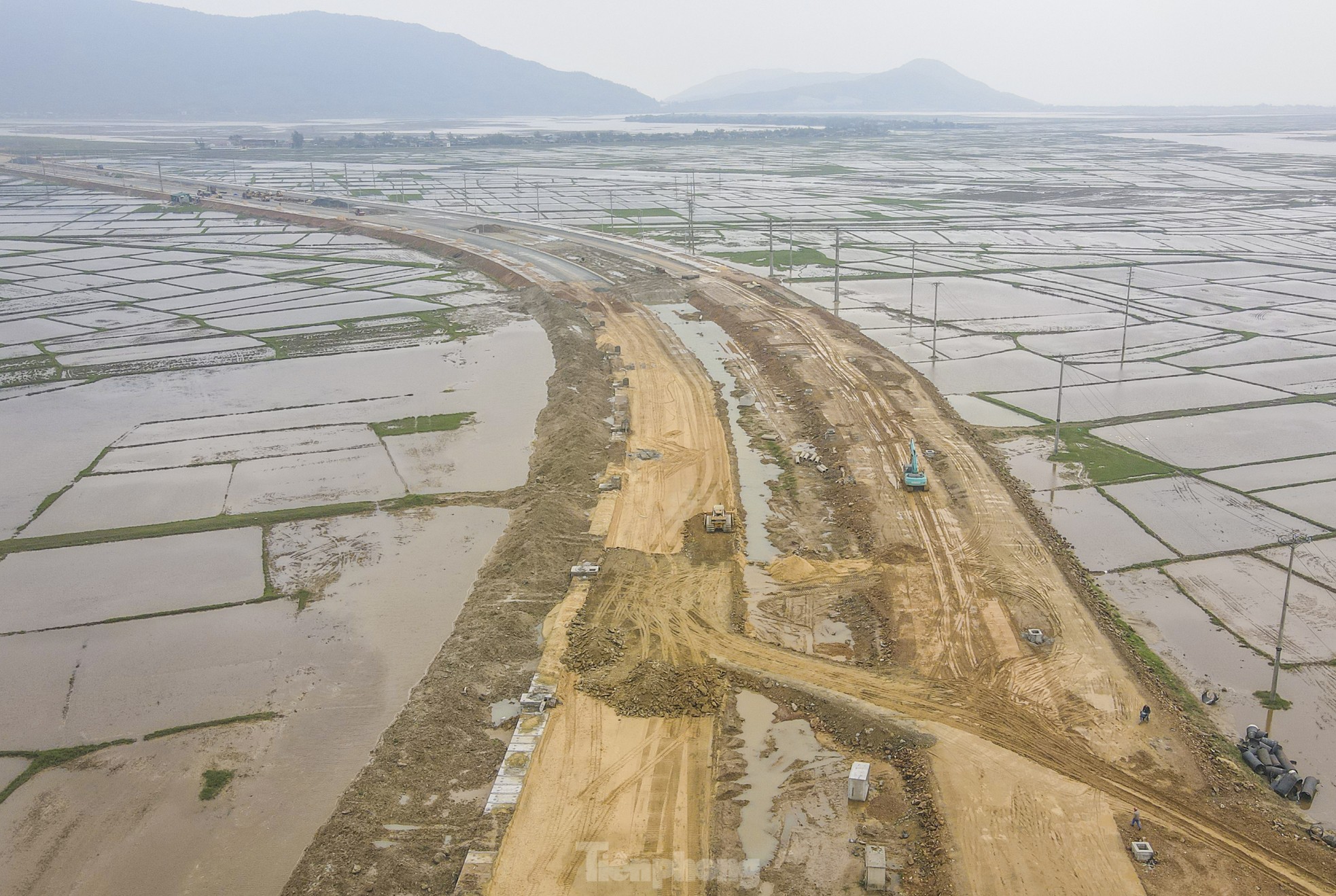 Hình hài những tuyến đường nghìn tỷ ở Khu kinh tế phía nam Hà Tĩnh- Ảnh 16. Hình hài những tuyến đường nghìn tỷ ở Khu kinh tế phía nam Hà Tĩnh- Ảnh 16.