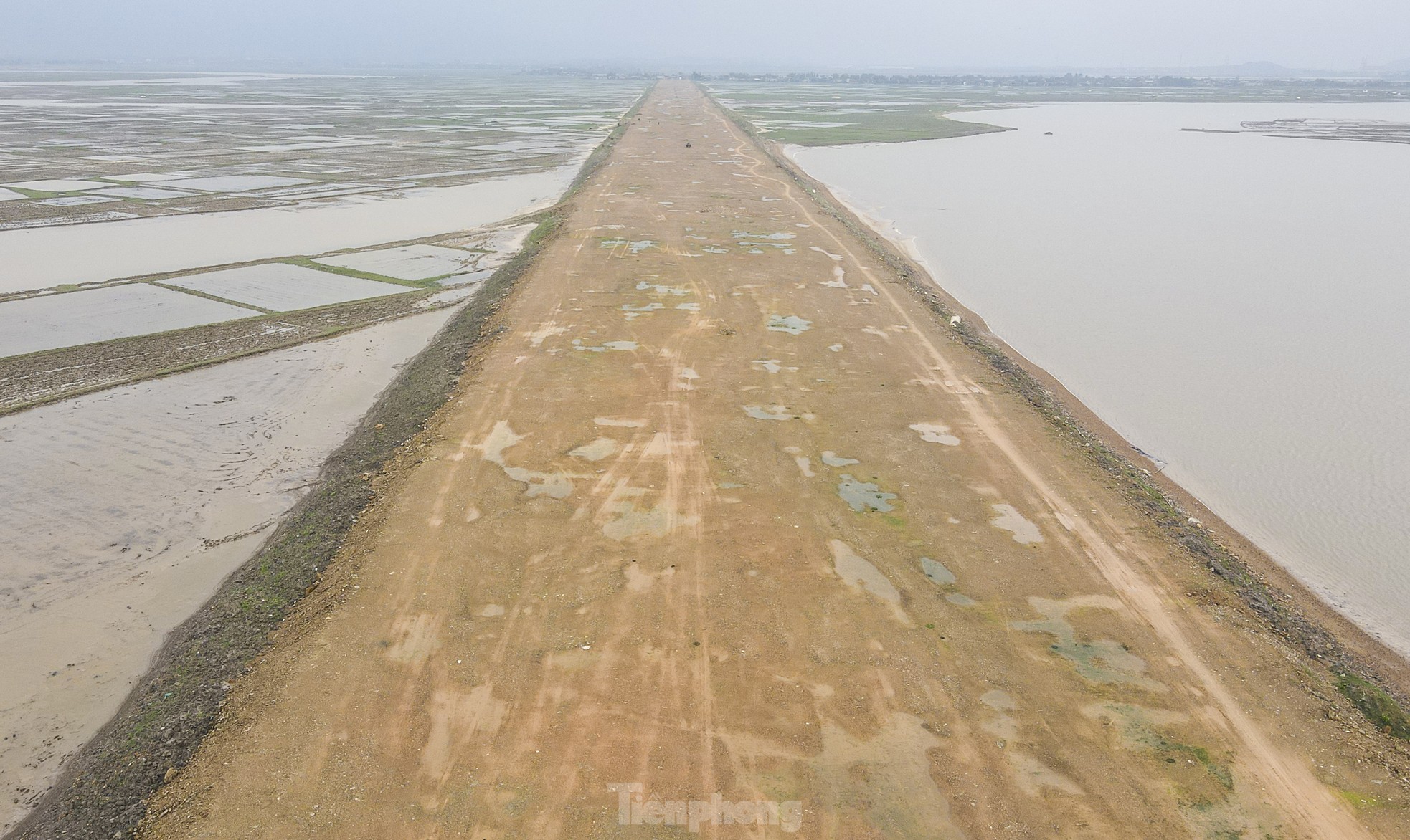 Hình hài những tuyến đường nghìn tỷ ở Khu kinh tế phía nam Hà Tĩnh- Ảnh 9. Hình hài những tuyến đường nghìn tỷ ở Khu kinh tế phía nam Hà Tĩnh- Ảnh 9.