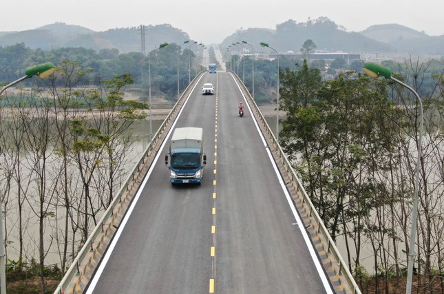 Hai cây cầu ở Yên Bái thông xe trước thềm năm mới- Ảnh 5. Hai cây cầu ở Yên Bái thông xe trước thềm năm mới- Ảnh 5.