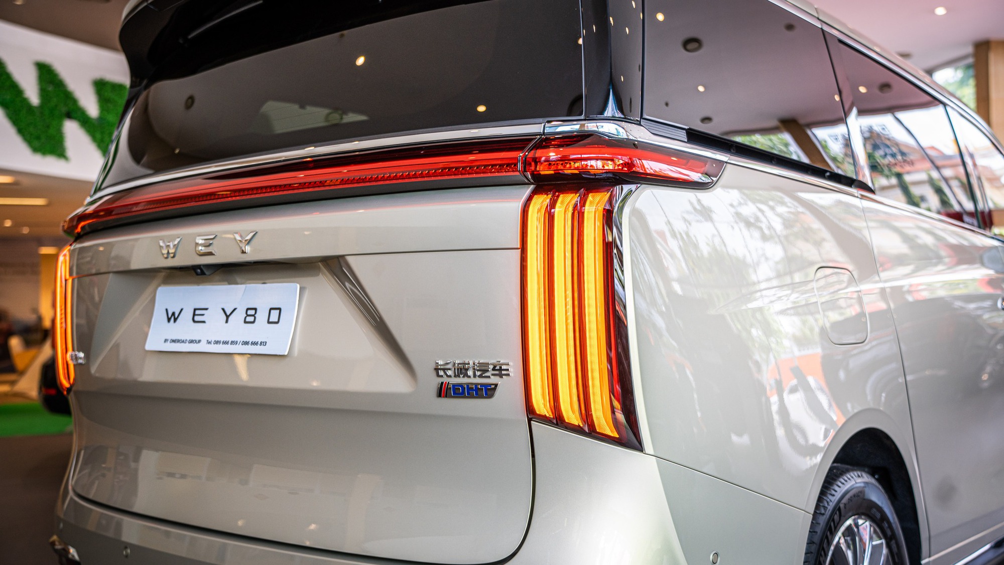 Xe như Toyota Alphard này dễ về Việt Nam đầu 2025: Nội thất kiểu 'chủ tịch', mạnh 480hp, hết xăng vẫn chạy được 140km- Ảnh 5.