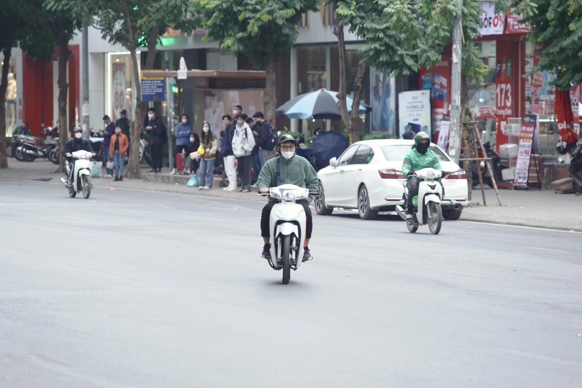 Hà Nội: Hơn một tuần tăng mức xử phạt, lỗi vi phạm giao thông vẫn tái diễn hàng ngày- Ảnh 8.