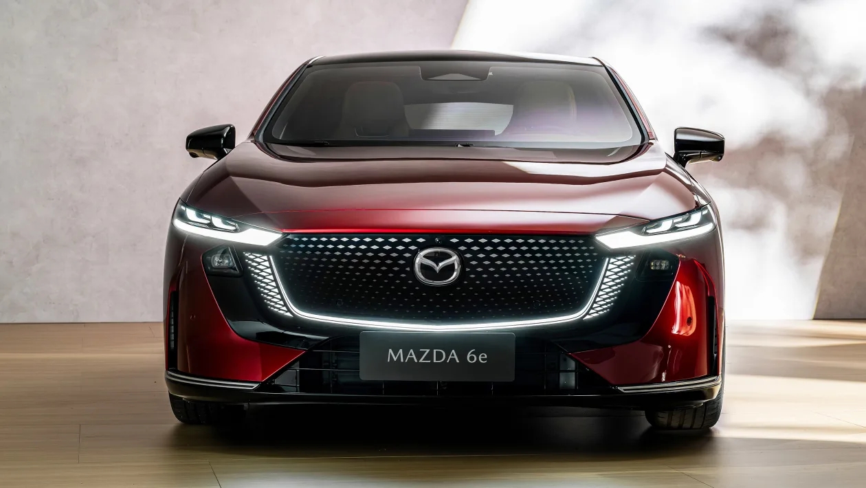 Mazda 6e ra mắt: Thiết kế khác hẳn Mazda6, nội thất ‘cận sang’, chạy 555km/sạc, mở bán cuối năm đấu Camry- Ảnh 1.