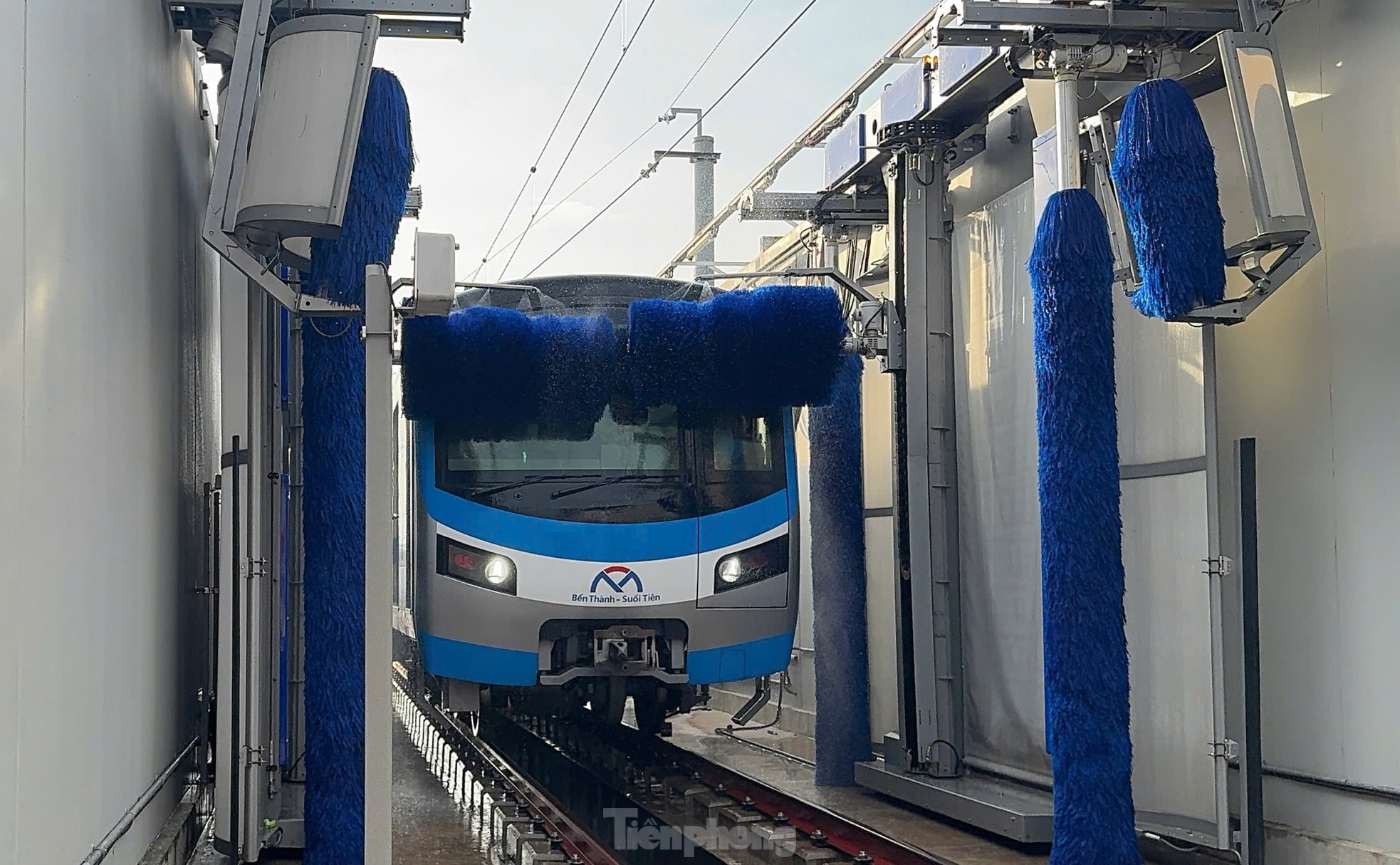 Tận thấy công nghệ rửa tàu tự động hiện đại của tuyến metro TPHCM- Ảnh 1.