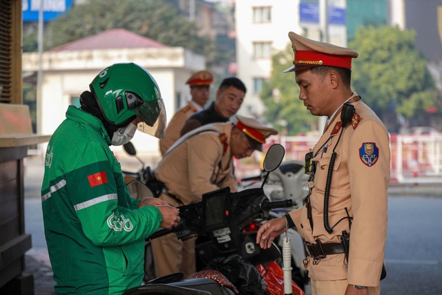 Vì sao Nghị định quy định xử phạt vi phạm giao thông được ban hành rút gọn, có hiệu lực chỉ sau 6 ngày?- Ảnh 2.