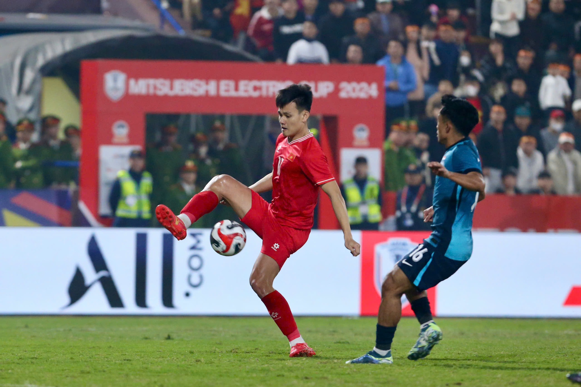 Hậu vệ tuyển Việt Nam nhận tin dữ sau AFF Cup, nghỉ hết mùa vì chấn thương nặng hơn dự kiến- Ảnh 1.