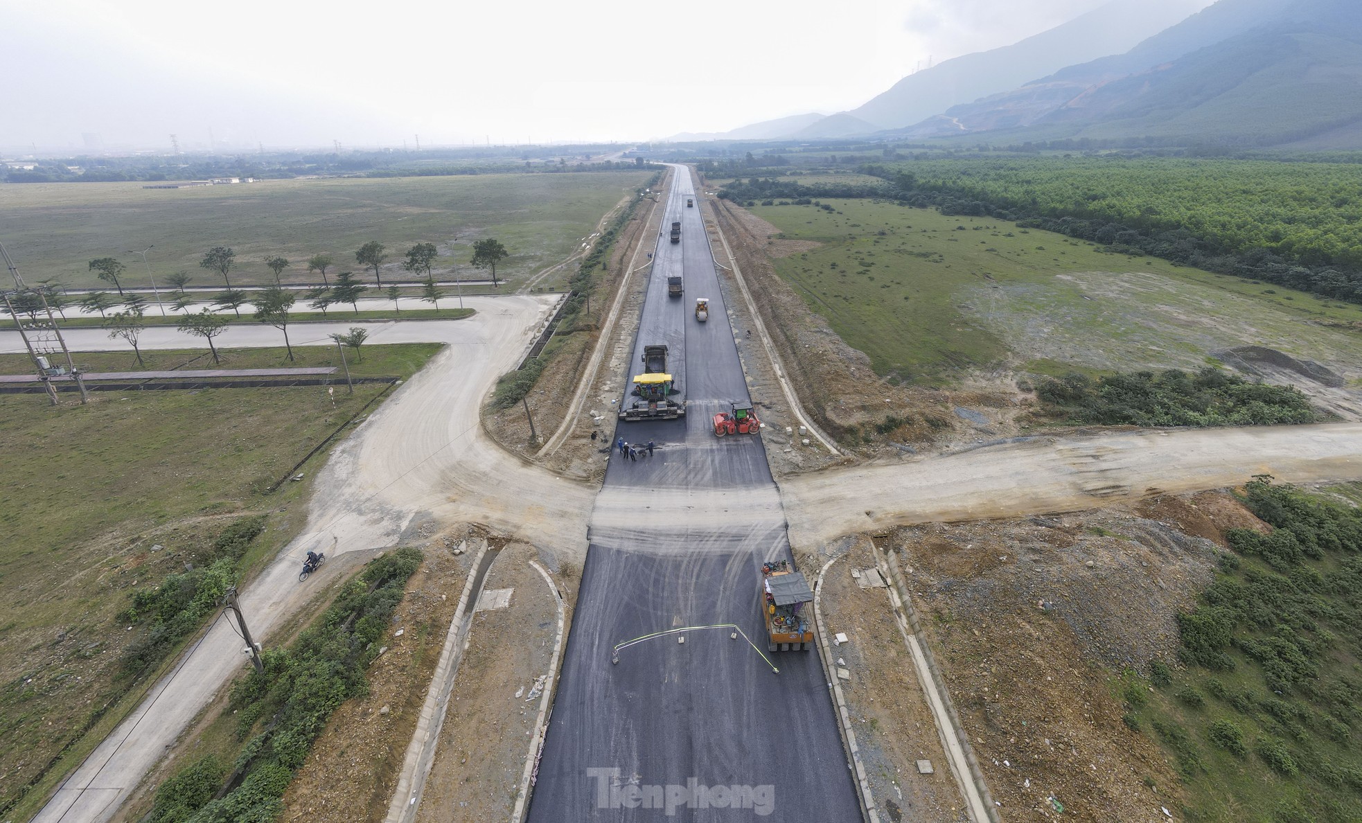 Cận cảnh tuyến đường 9 km đầu tư hơn 450 tỷ đồng ở Hà Tĩnh- Ảnh 9.