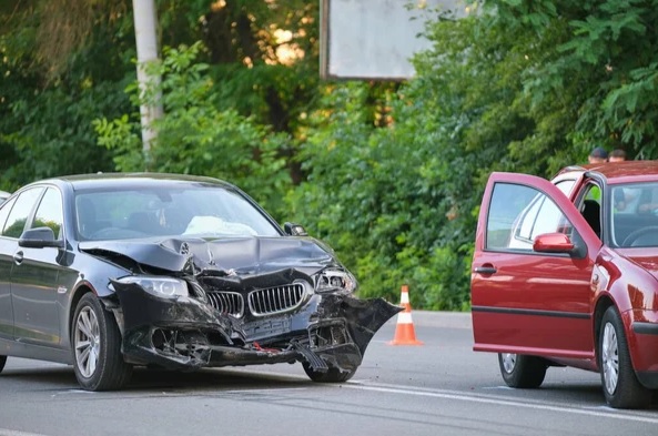 Người đàn ông lái BMW bị tai nạn, yêu cầu công ty bảo hiểm bồi thường nhưng không được: Tòa án khẳng định đã làm đúng luật- Ảnh 1.