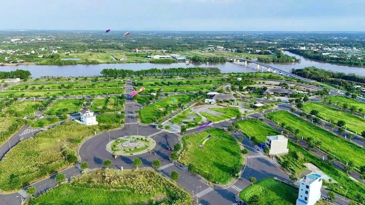 Đất nền phía Nam trở lại “đường đua”, khu vực có loạt "ông lớn" Vingroup, Ecopark, MIK Group, BIM Group... "đổ bộ" sôi động ngay đầu năm mới- Ảnh 2.