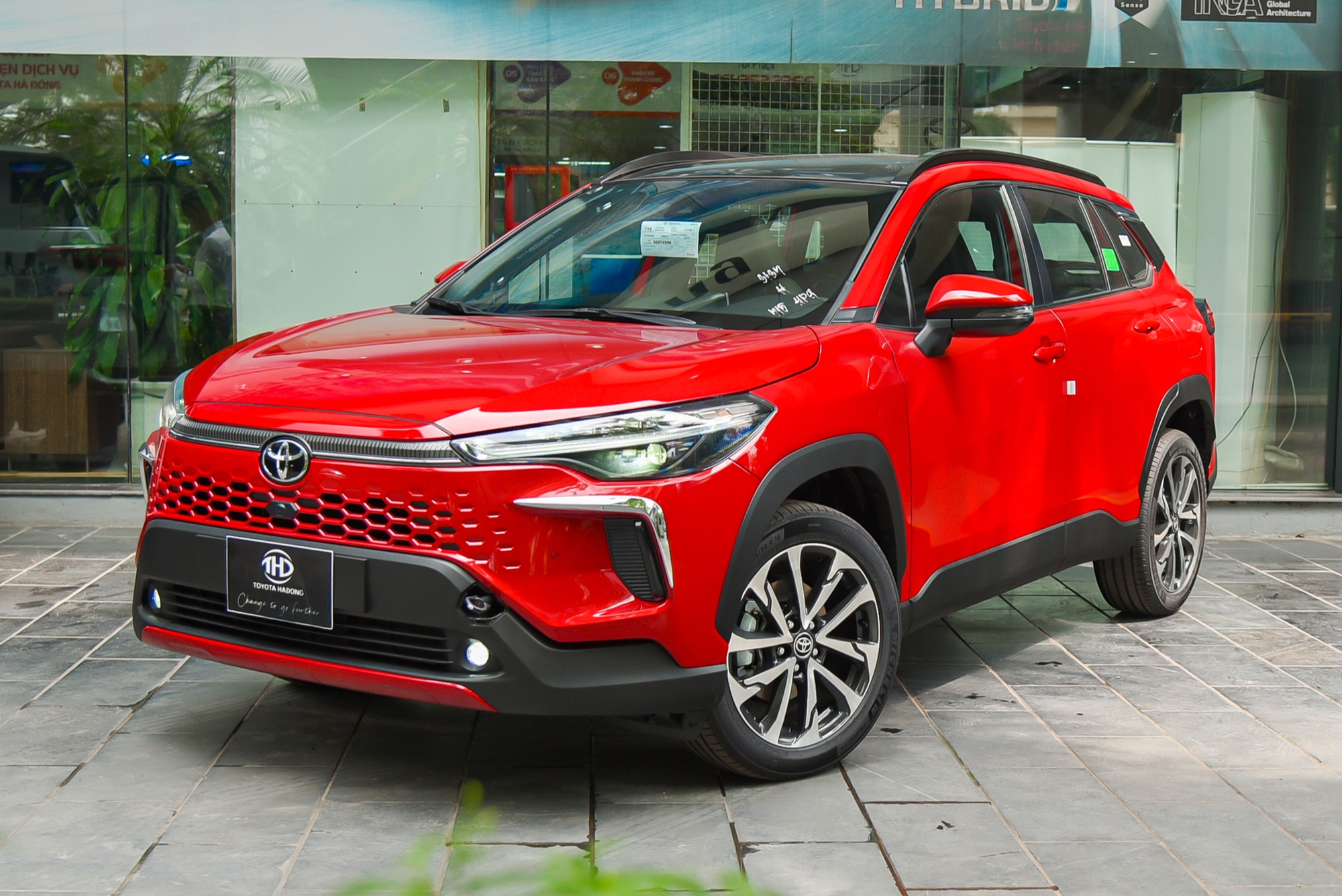 So găng Toyota Corolla Cross vs Jaecoo J7 tầm giá hơn 900 triệu: Cạnh tranh mạnh ở vận hành và tiết kiệm xăng- Ảnh 1.