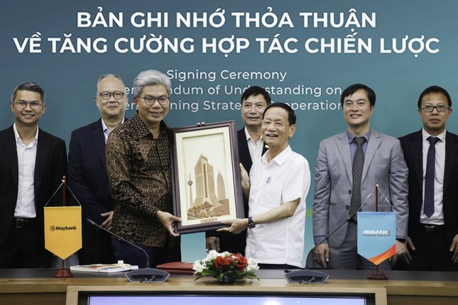 ABBANK thành lập uỷ ban chiến lược phát triển bền vững ESG với vai trò dẫn dắt của ông Vũ Văn Tiền- Ảnh 1.