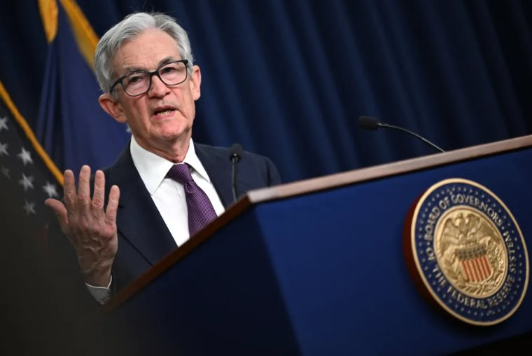CPI lõi tháng 12 của Mỹ bất ngờ giảm sau 4 tháng dai dẳng, Dow Jones tăng vọt hơn 700 điểm: Lộ trình cắt giảm lãi suất của Fed sẽ ra sao?- Ảnh 2. CPI lõi tháng 12 của Mỹ bất ngờ giảm sau 4 tháng dai dẳng, Dow Jones tăng vọt hơn 700 điểm: Lộ trình cắt giảm lãi suất của Fed sẽ ra sao?- Ảnh 2.