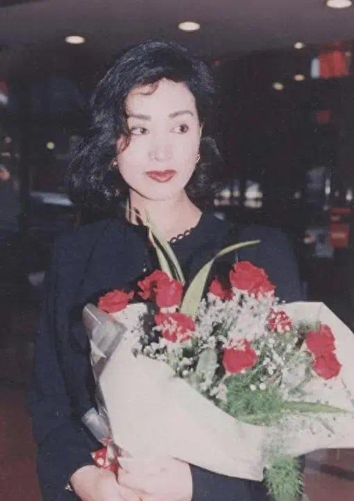 Màn "đổi vận" của mỹ nhân đình đám làm dâu "ông trùm tàu biển": Nhẫn nhịn kiếp chung chồng 43 năm... nhận về cái kết 24.000 tỷ- Ảnh 4. Màn "đổi vận" của mỹ nhân đình đám làm dâu "ông trùm tàu biển": Nhẫn nhịn kiếp chung chồng 43 năm... nhận về cái kết 24.000 tỷ- Ảnh 4.