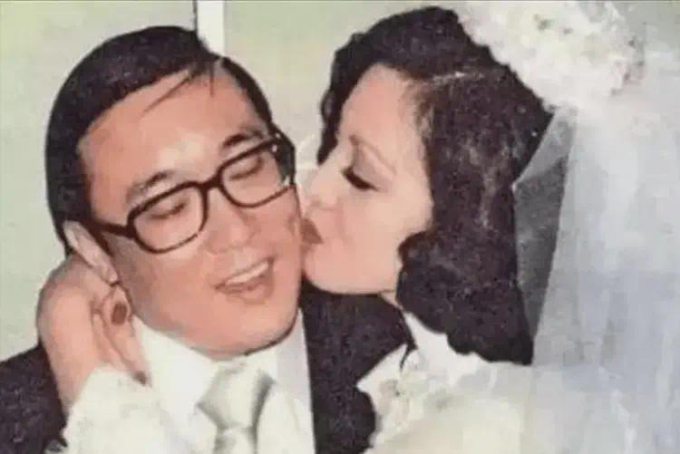 Màn "đổi vận" của mỹ nhân đình đám làm dâu "ông trùm tàu biển": Nhẫn nhịn kiếp chung chồng 43 năm... nhận về cái kết 24.000 tỷ- Ảnh 3. Màn "đổi vận" của mỹ nhân đình đám làm dâu "ông trùm tàu biển": Nhẫn nhịn kiếp chung chồng 43 năm... nhận về cái kết 24.000 tỷ- Ảnh 3.