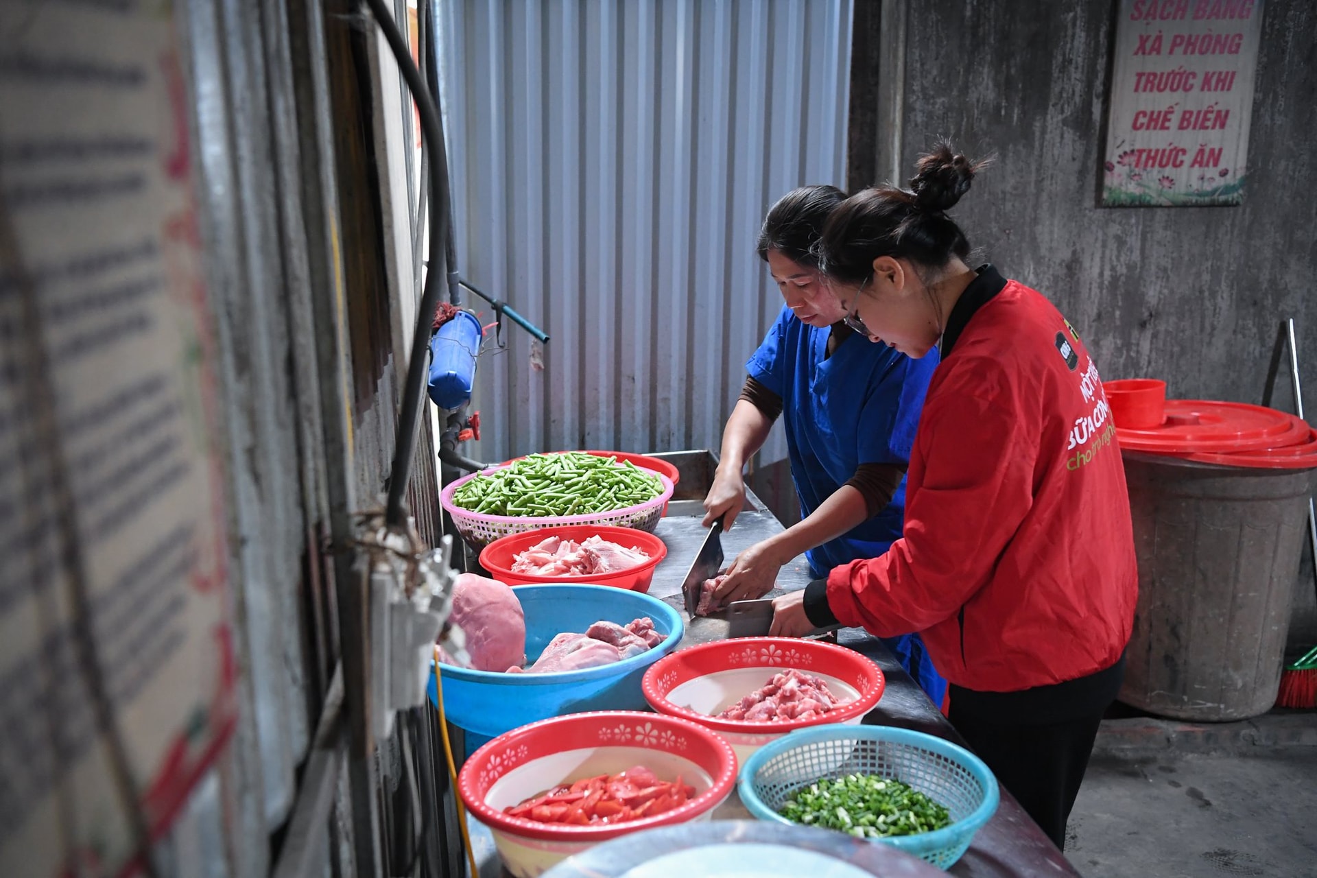 Một triệu bữa cơm có thịt: Lan tỏa yêu thương, tiếp sức ước mơ trò nghèo vùng cao- Ảnh 2.