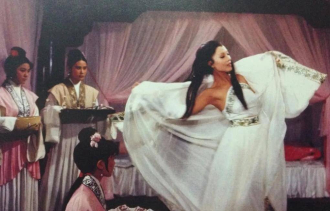 Màn "đổi vận" của mỹ nhân đình đám làm dâu "ông trùm tàu biển": Nhẫn nhịn kiếp chung chồng 43 năm... nhận về cái kết 24.000 tỷ- Ảnh 1. Màn "đổi vận" của mỹ nhân đình đám làm dâu "ông trùm tàu biển": Nhẫn nhịn kiếp chung chồng 43 năm... nhận về cái kết 24.000 tỷ- Ảnh 1.