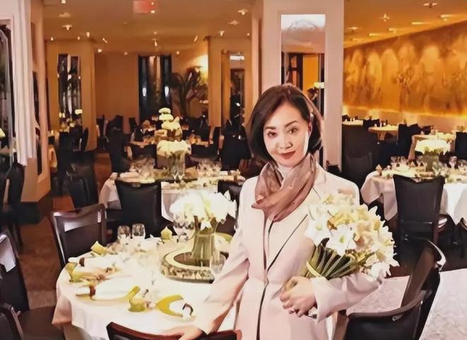 Màn "đổi vận" của mỹ nhân đình đám làm dâu "ông trùm tàu biển": Nhẫn nhịn kiếp chung chồng 43 năm... nhận về cái kết 24.000 tỷ- Ảnh 8. Màn "đổi vận" của mỹ nhân đình đám làm dâu "ông trùm tàu biển": Nhẫn nhịn kiếp chung chồng 43 năm... nhận về cái kết 24.000 tỷ- Ảnh 8.