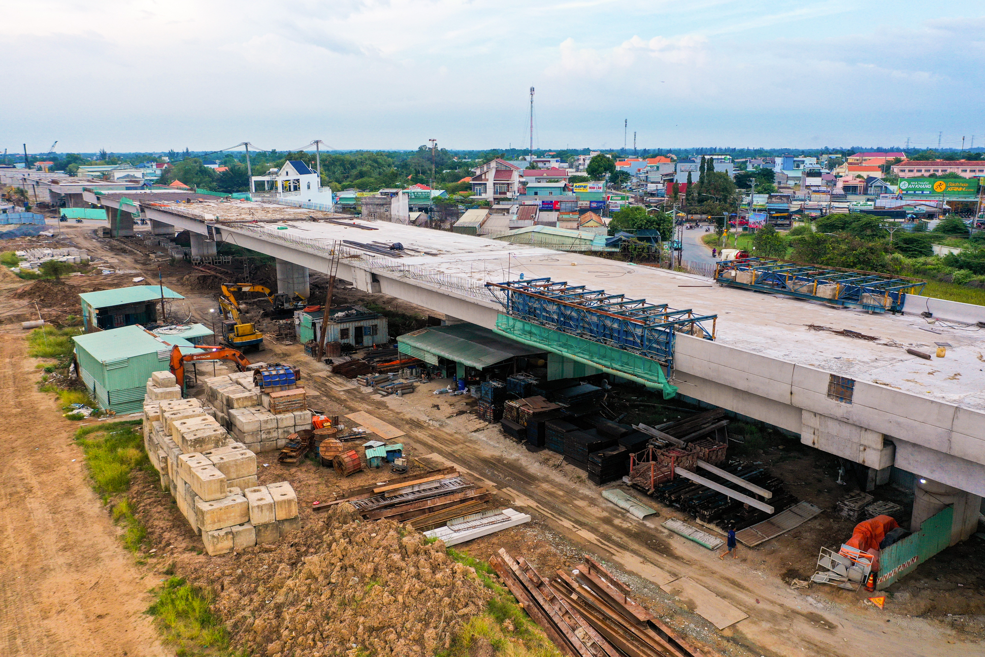 Toàn cảnh công trường đại dự án hơn 75.000 tỷ qua Long An: Hàng trăm công nhân làm việc ngày đêm, dự kiến hoàn thành trong năm nay- Ảnh 3.