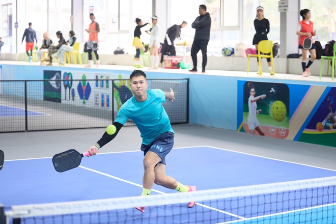 Cựu tuyển thủ ĐT Việt Nam chuyển sang chơi pickleball- Ảnh 3. Cựu tuyển thủ ĐT Việt Nam chuyển sang chơi pickleball- Ảnh 3.