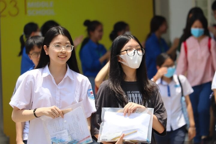 Thêm nhiều địa phương chốt tiếng Anh là môn thi thứ 3 vào lớp 10- Ảnh 1. Thêm nhiều địa phương chốt tiếng Anh là môn thi thứ 3 vào lớp 10- Ảnh 1.