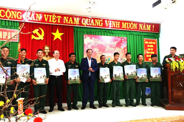 Phó Chủ tịch Quốc hội: Đắk Lắk cần tiếp tục giải quyết tốt vấn đề đất đai, dân di cư- Ảnh 2.