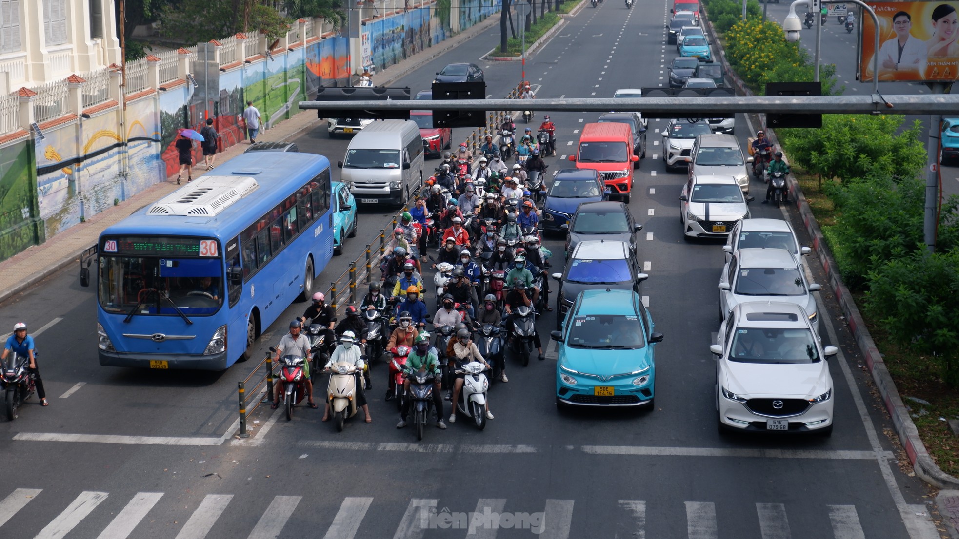 Hình ảnh giao thông khác lạ ở TPHCM ngày cuối tuần- Ảnh 6.