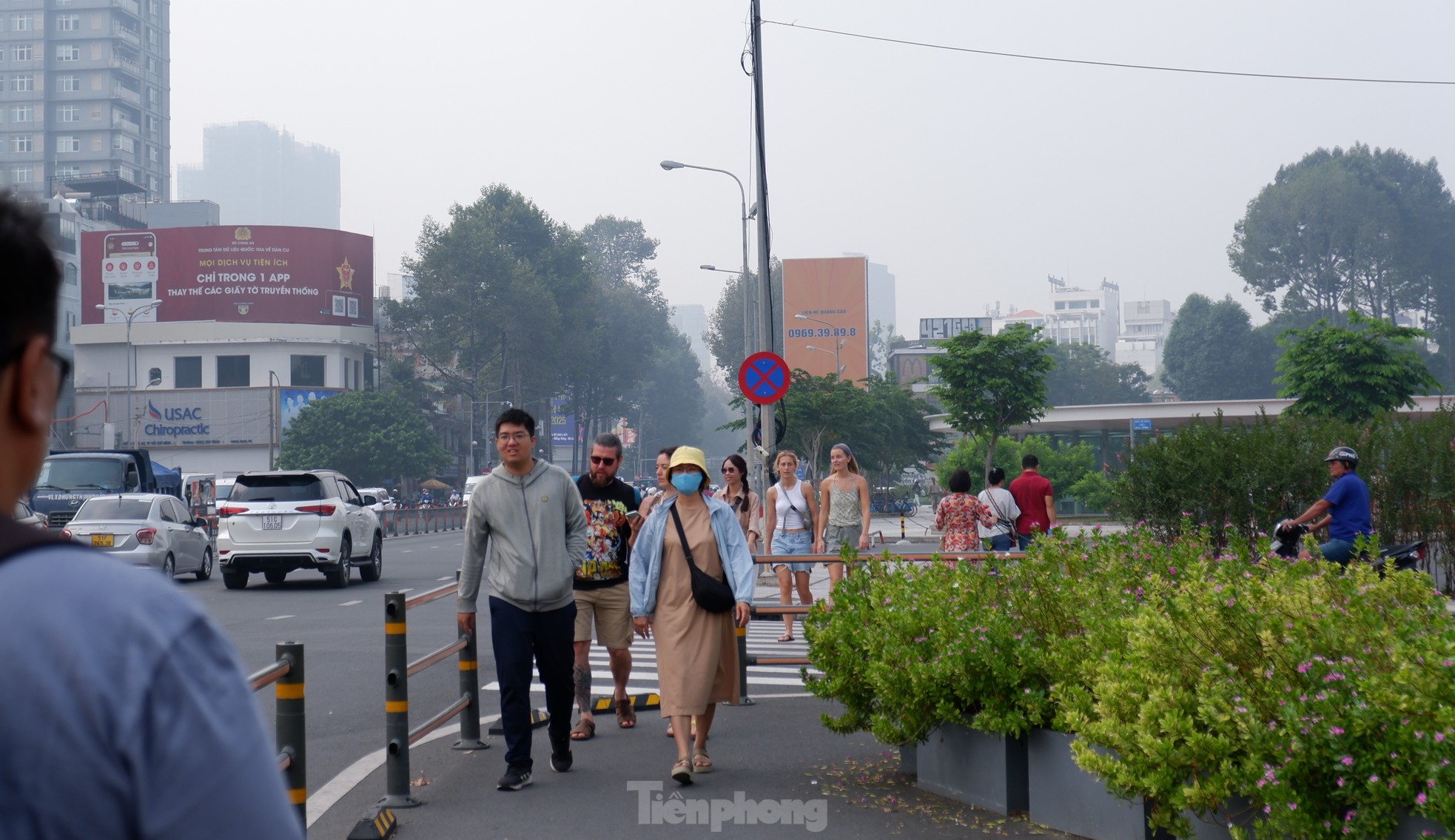 Bất ngờ trung tâm TPHCM hóa 'thành phố mù sương', mờ ảo như Đà Lạt- Ảnh 10.