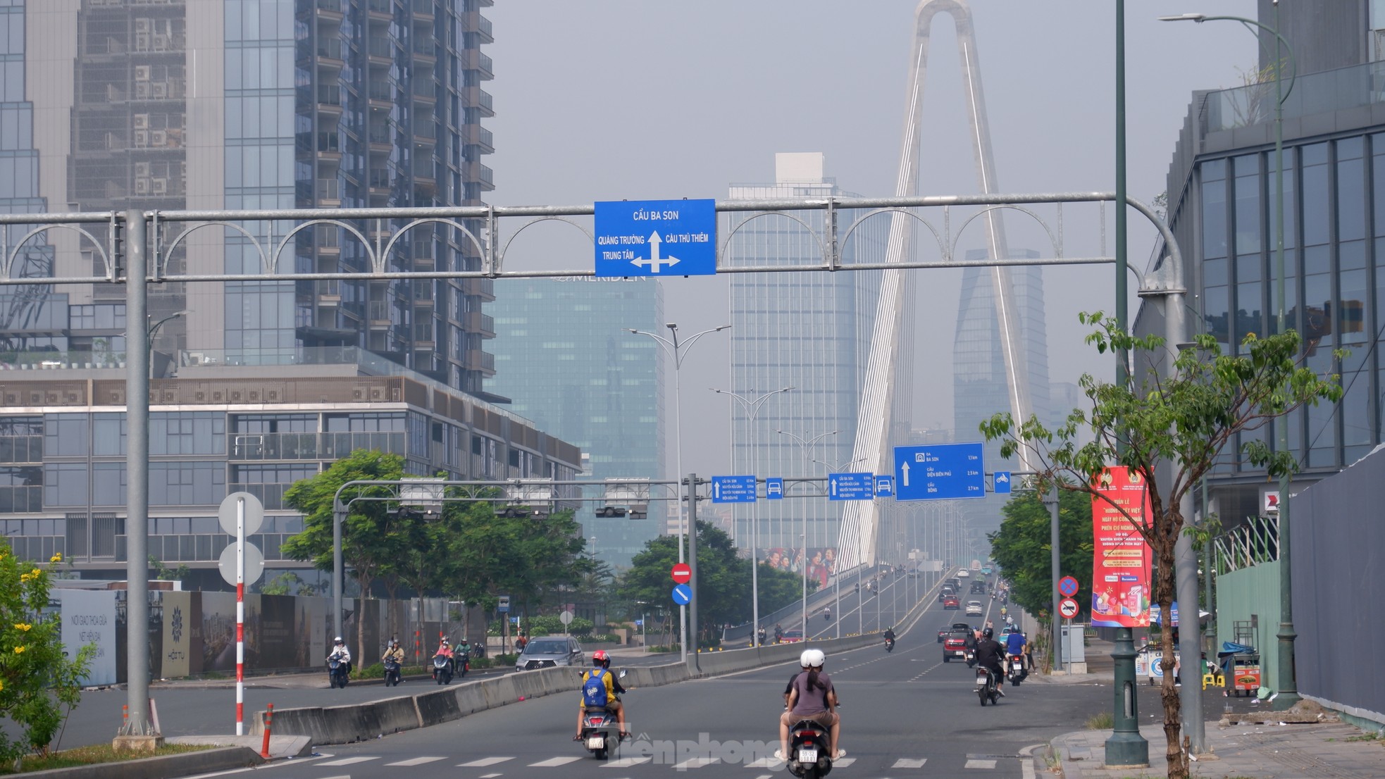 Bất ngờ trung tâm TPHCM hóa 'thành phố mù sương', mờ ảo như Đà Lạt- Ảnh 14.