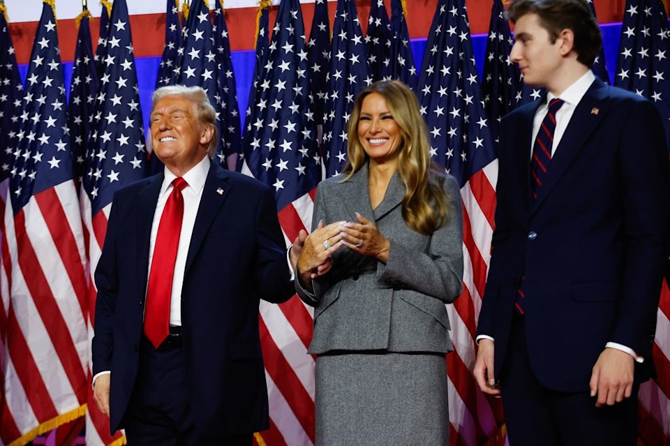 "Hoàng tử Nhà Trắng" Barron Trump bất ngờ gây sốt với ngoại hình cực kỳ khác lạ đến không nhận ra trong ngày cha nhậm chức- Ảnh 5.