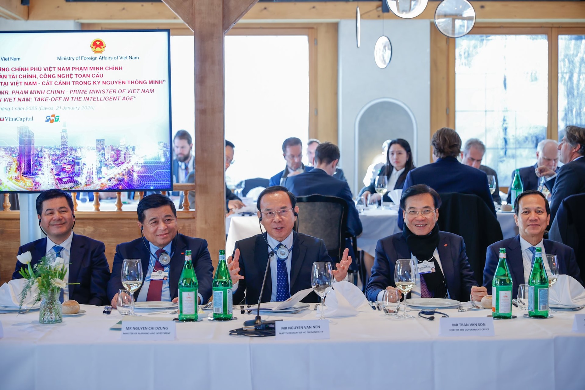 Chủ tịch FPT Trương Gia Bình: Việt Nam xác định chọn khoa học công nghệ làm động lực quan trọng để đáp ứng mục tiêu tăng trưởng hai con số những năm tới- Ảnh 2.