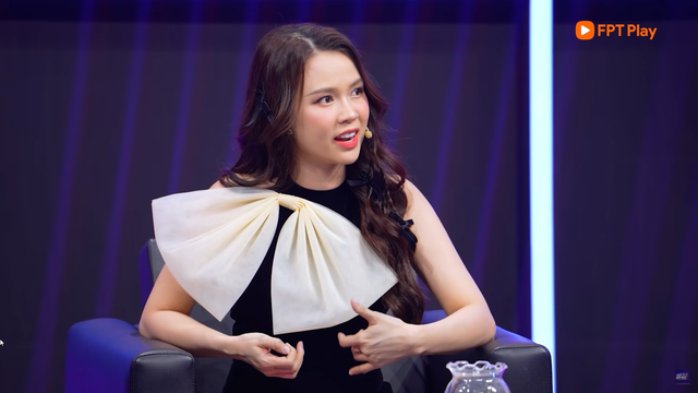 Hari Won ngỡ ngàng phát hiện sao nữ Vbiz cưới chồng kém tận 11 tuổi- Ảnh 3. Hari Won ngỡ ngàng phát hiện sao nữ Vbiz cưới chồng kém tận 11 tuổi- Ảnh 3.