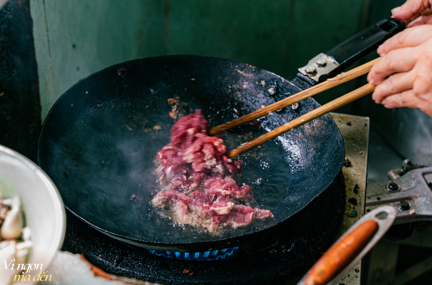 Quán phở không tên, không biển hiệu hơn 40 năm chỉ bán duy nhất 1 loại phở, đặc biệt không dùng loại gia vị tưởng như buộc-phải-có này- Ảnh 10.